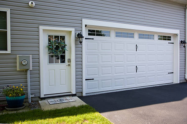 24/7 Emergency Garage Door Panel Replacement experts in Flat Rock, MI